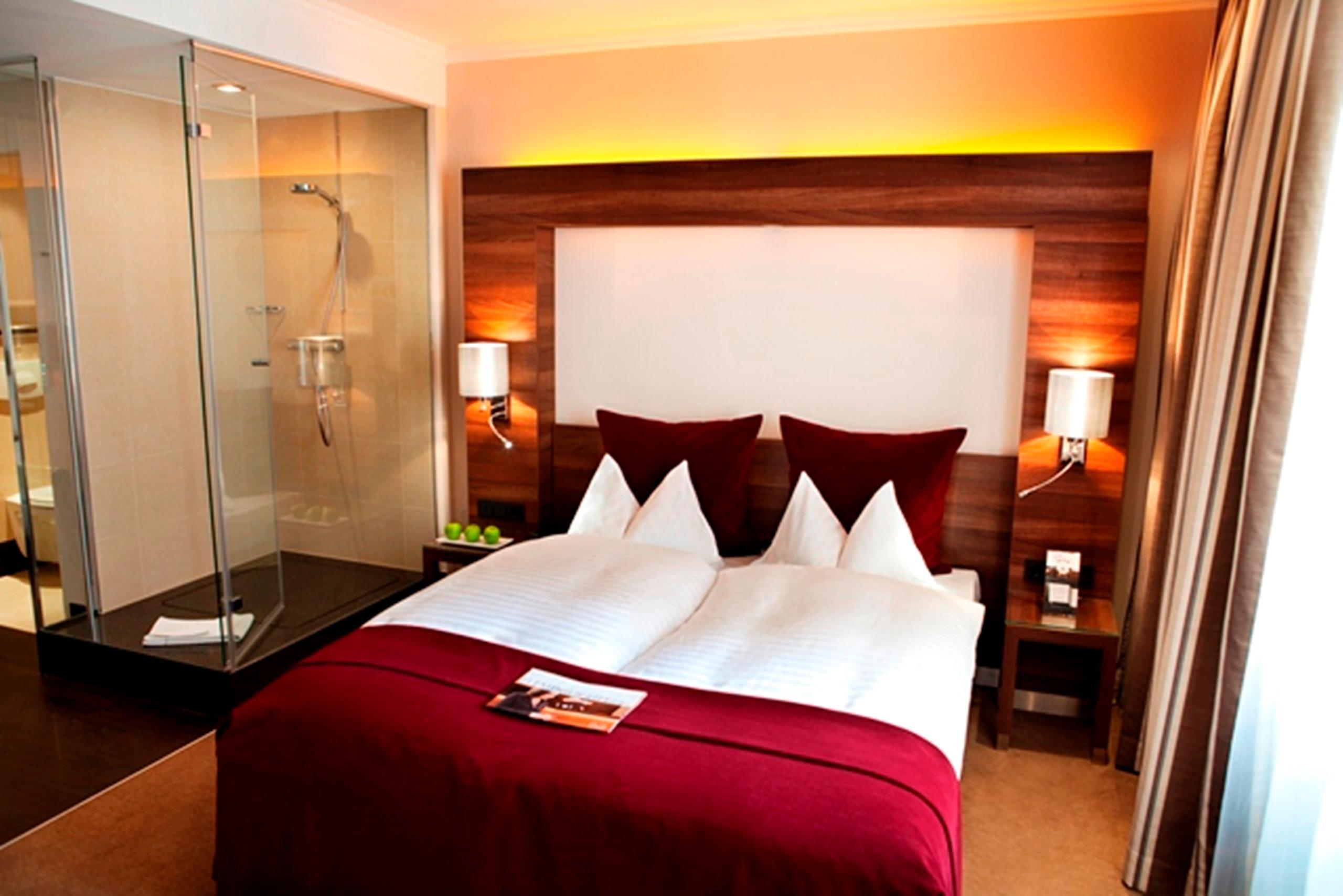 Отель Flemings Frankfurt Main-riverside 4*