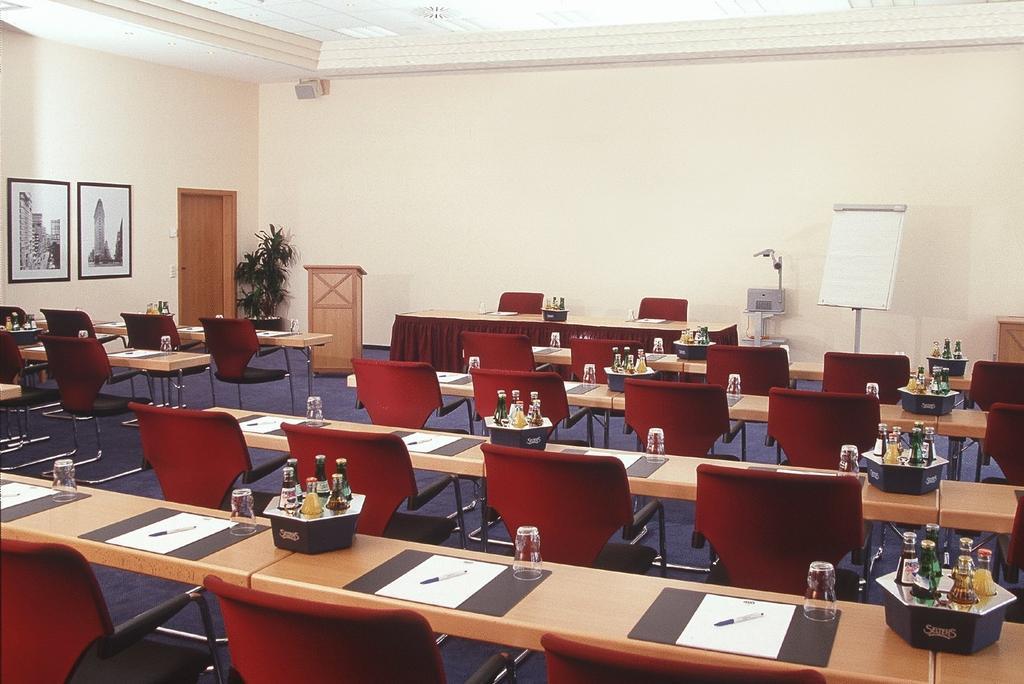 Отель Flemings Frankfurt Main-riverside 4*